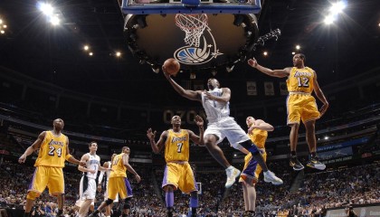 开云体育下载-法甲豪门采取“拉边+高压”战术，打乱对方节奏